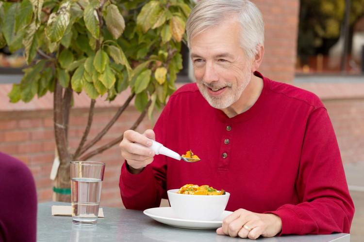 Dietary Do’s and Don’ts After Cataract Surgery: Foods That Support Recovery